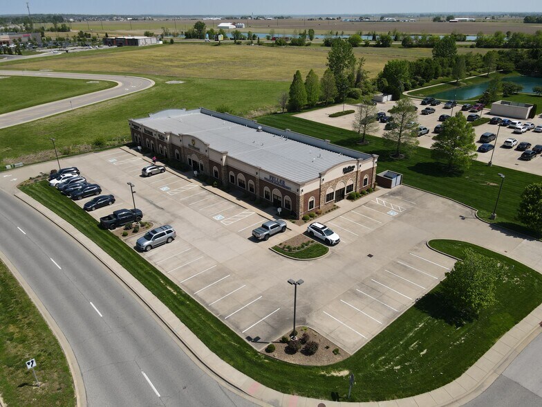 727 Cross Point Blvd, Evansville, IN à vendre - Photo du bâtiment - Image 2 de 4