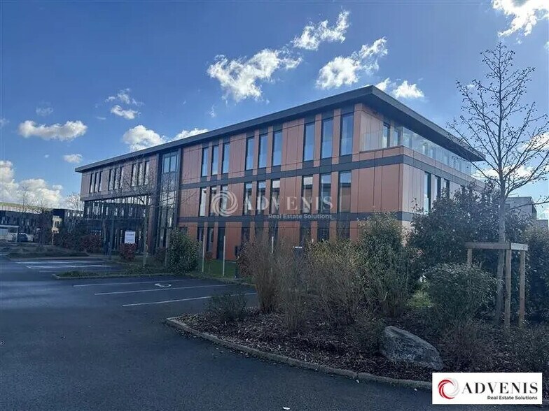 Bureau dans Lesquin à louer - Photo du bâtiment - Image 1 de 10