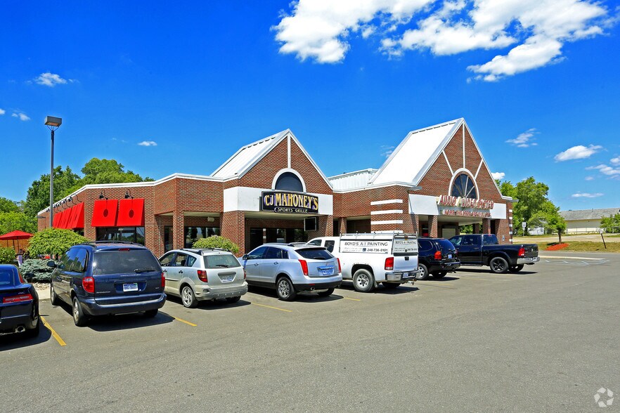 3230-3350 Rochester Rd, Rochester Hills, MI à louer - Photo du bâtiment - Image 2 de 6