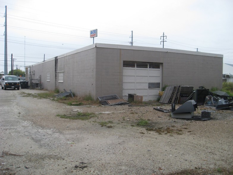 4746 Leopard St, Corpus Christi, TX for lease - Building Photo - Image 2 of 2
