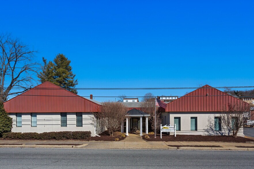 710 4th St, Shenandoah, VA à vendre - Photo du bâtiment - Image 2 de 46