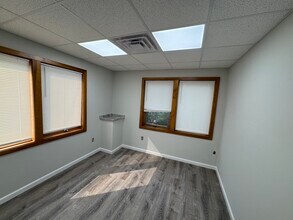 180 Tices Ln, East Brunswick, NJ for lease Building Photo- Image 2 of 4