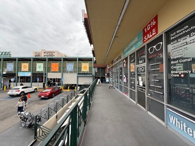 7881 Santa Monica Blvd, West Hollywood, CA à louer - Photo du bâtiment - Image 3 de 11