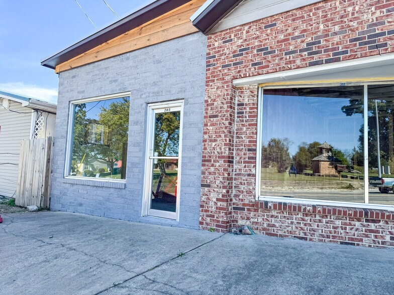 203-235 E Pickens Rd, Pea Ridge, AR à vendre - Photo du bâtiment - Image 2 de 9