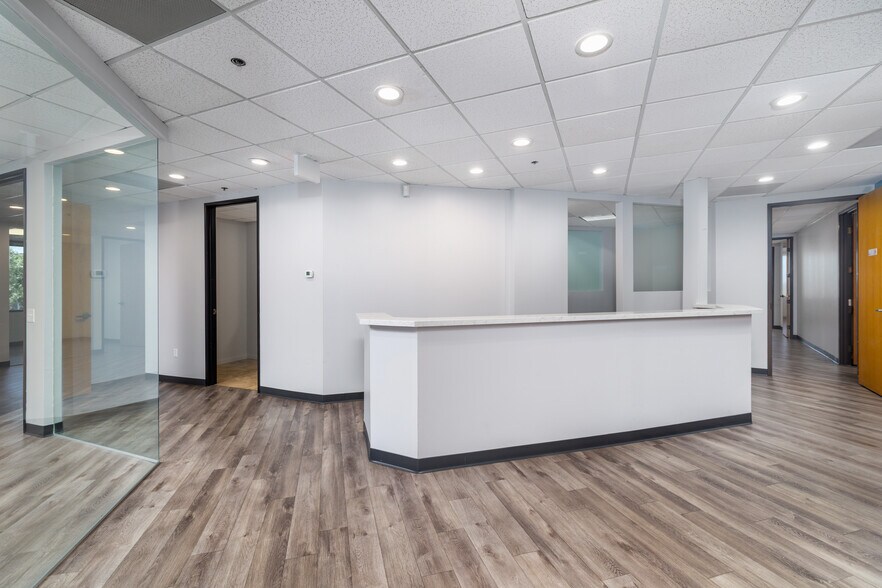 5650 El Camino Real, Carlsbad, CA à louer - Numérisation 3D de Matterport - Image 3 de 24