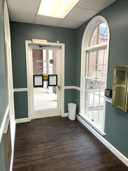 11350 Pembrooke Sq, Waldorf, MD à vendre - Photo du bâtiment - Image 2 de 18