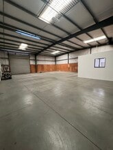 8032 Dimiller Dr, Bakersfield, CA à louer Photo intérieure- Image 2 de 6