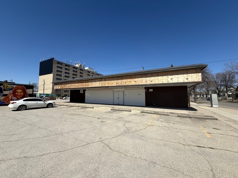 815 Ellice Av, Winnipeg, MB for sale - Building Photo - Image 1 of 9