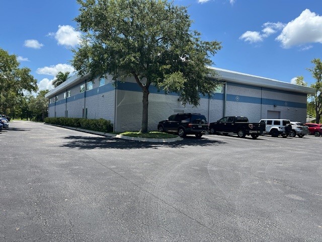 6851 Professional Pky W, Sarasota, FL for sale - Building Photo - Image 2 of 3