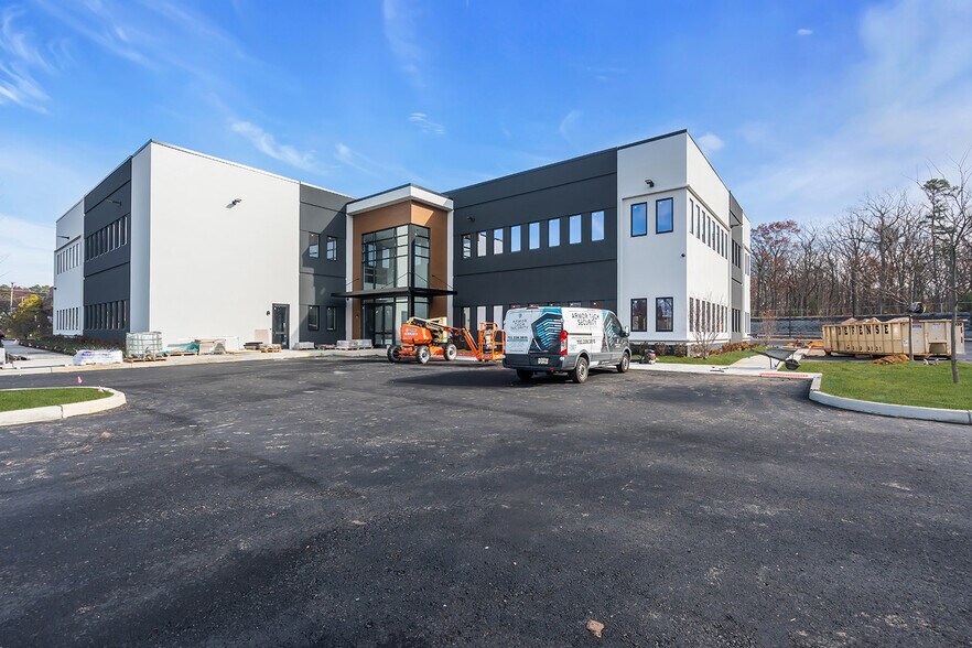 705 Brewers Bridge Rd, Jackson, NJ à louer - Photo du bâtiment - Image 2 de 58