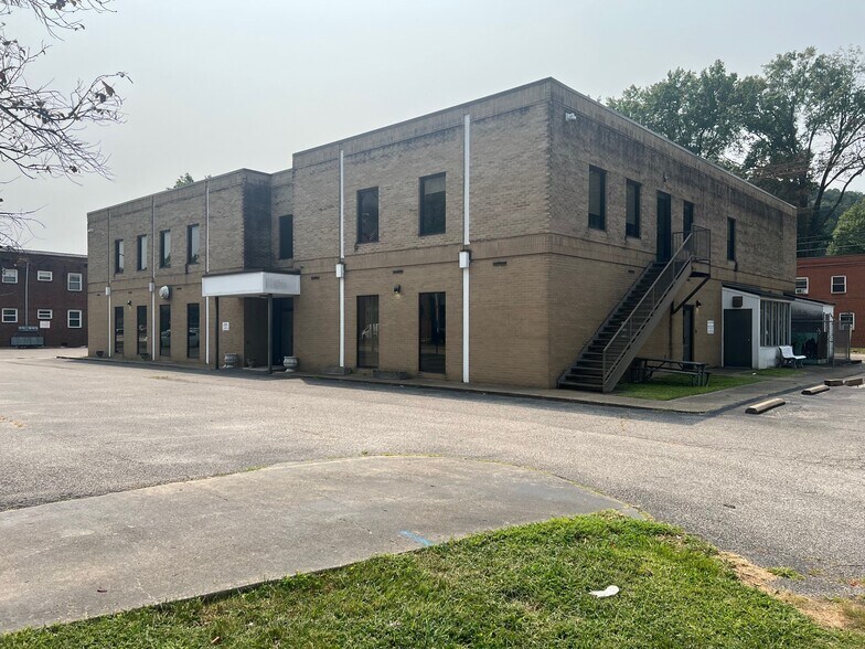 4701 MacCorkle Ave SE, Charleston, WV à vendre - Photo du bâtiment - Image 2 de 27