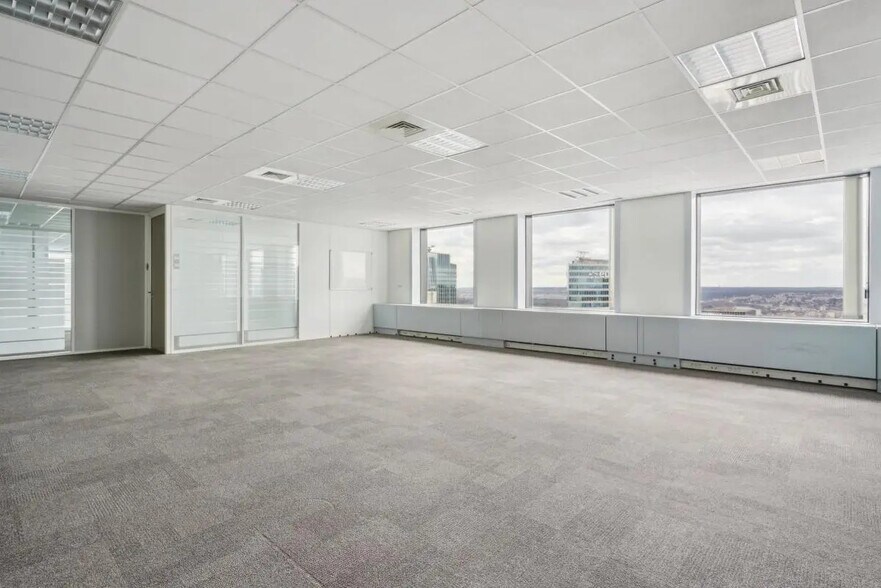 Office in Courbevoie for lease - Building Photo - Image 2 of 12