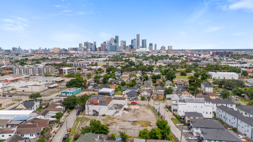 3801 Garrow St, Houston, TX for sale - Building Photo - Image 2 of 19