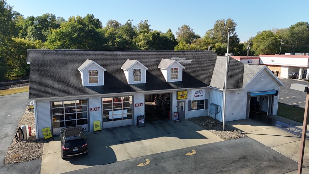 630 W Main St, Louisville, OH for sale - Building Photo - Image 1 of 2