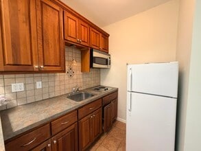 221 Delta Ct, Tallahassee, FL for lease Interior Photo- Image 2 of 4