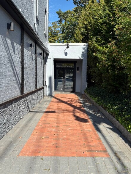 343 Manville Rd, Pleasantville, NY for lease - Building Photo - Image 3 of 8