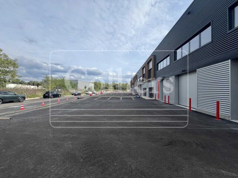 Flex dans Manosque à louer - Photo du bâtiment - Image 2 de 12