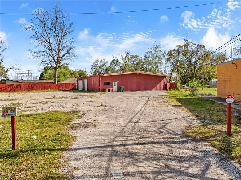 1317 Cedar Dr, La Marque, TX à louer - Photo du bâtiment - Image 3 de 18