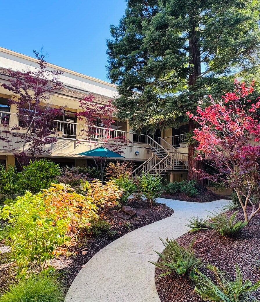 525 Middlefield Rd, Menlo Park, CA à louer Photo principale- Image 1 de 8