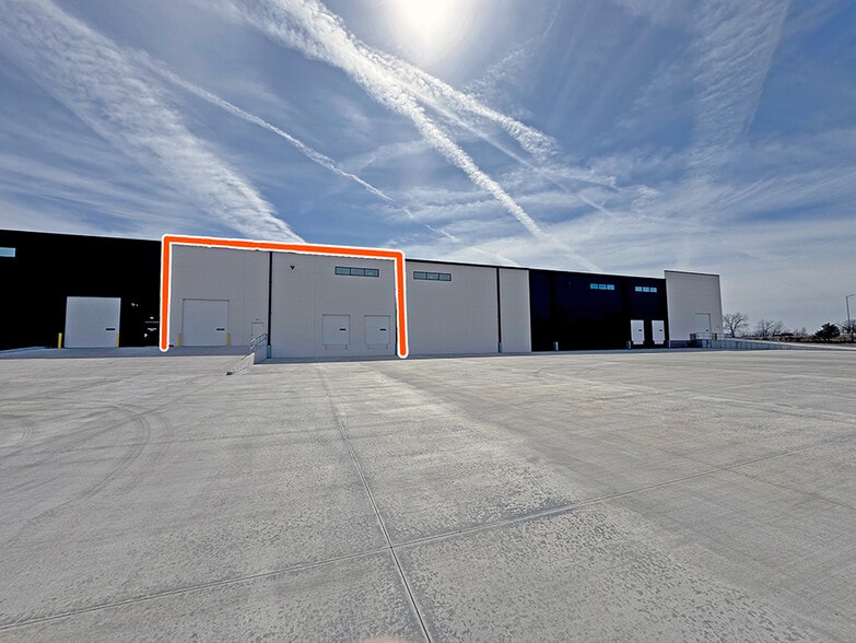 100 Commerce Center Dr, Collinsville, IL for lease - Building Photo - Image 2 of 10