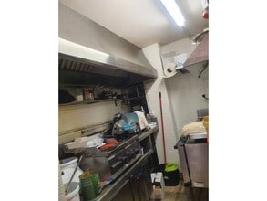 Retail in Barcelona, Barcelona for lease Interior Photo- Image 2 of 5