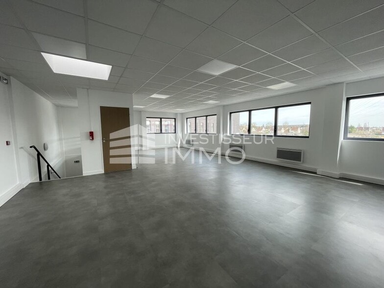 Flex in Corbeil-Essonnes for lease - Interior Photo - Image 2 of 3