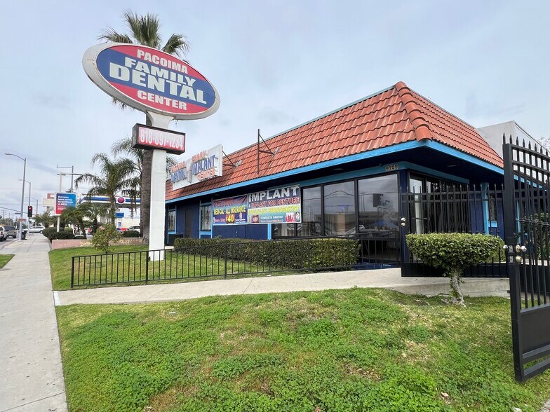 9722 Laurel Canyon Blvd, Arleta, CA à louer - Photo du bâtiment - Image 1 de 22