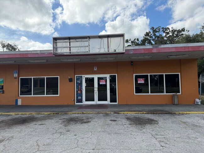 Plus de détails pour 6798 46th Ave N, Saint Petersburg, FL - Commerce de détail à louer