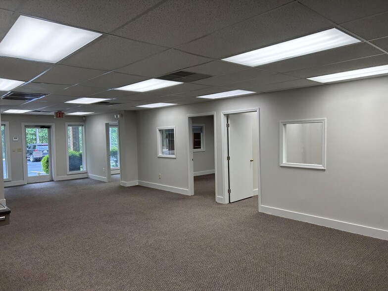 880 S Pleasantburg Dr, Greenville, SC for lease - Interior Photo - Image 3 of 8