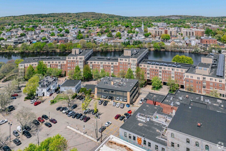 24 Crescent St, Waltham, MA à louer - Aérien - Image 3 de 3