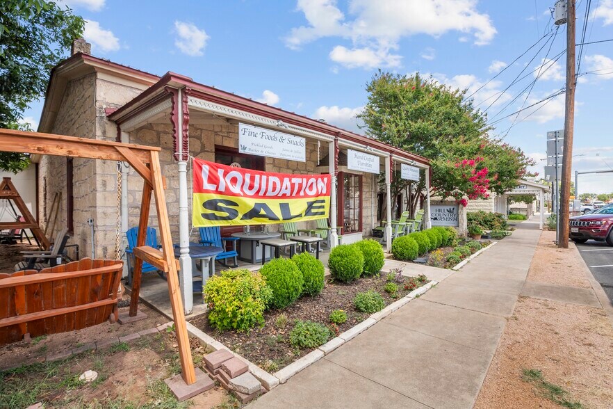 410 W Main St, Fredericksburg, TX à vendre - Photo du bâtiment - Image 3 de 34