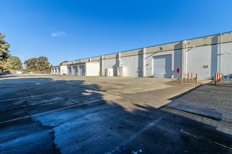 1833 Stearman Ave, Hayward, CA for sale - Building Photo - Image 2 of 26
