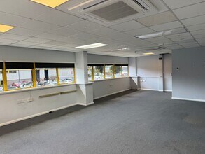 C5 West Ml, Gravesend for lease Interior Photo- Image 2 of 5