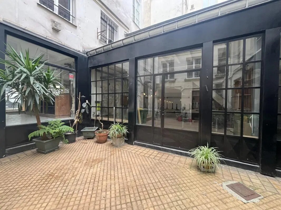Office in Paris for sale Building Photo- Image 1 of 5