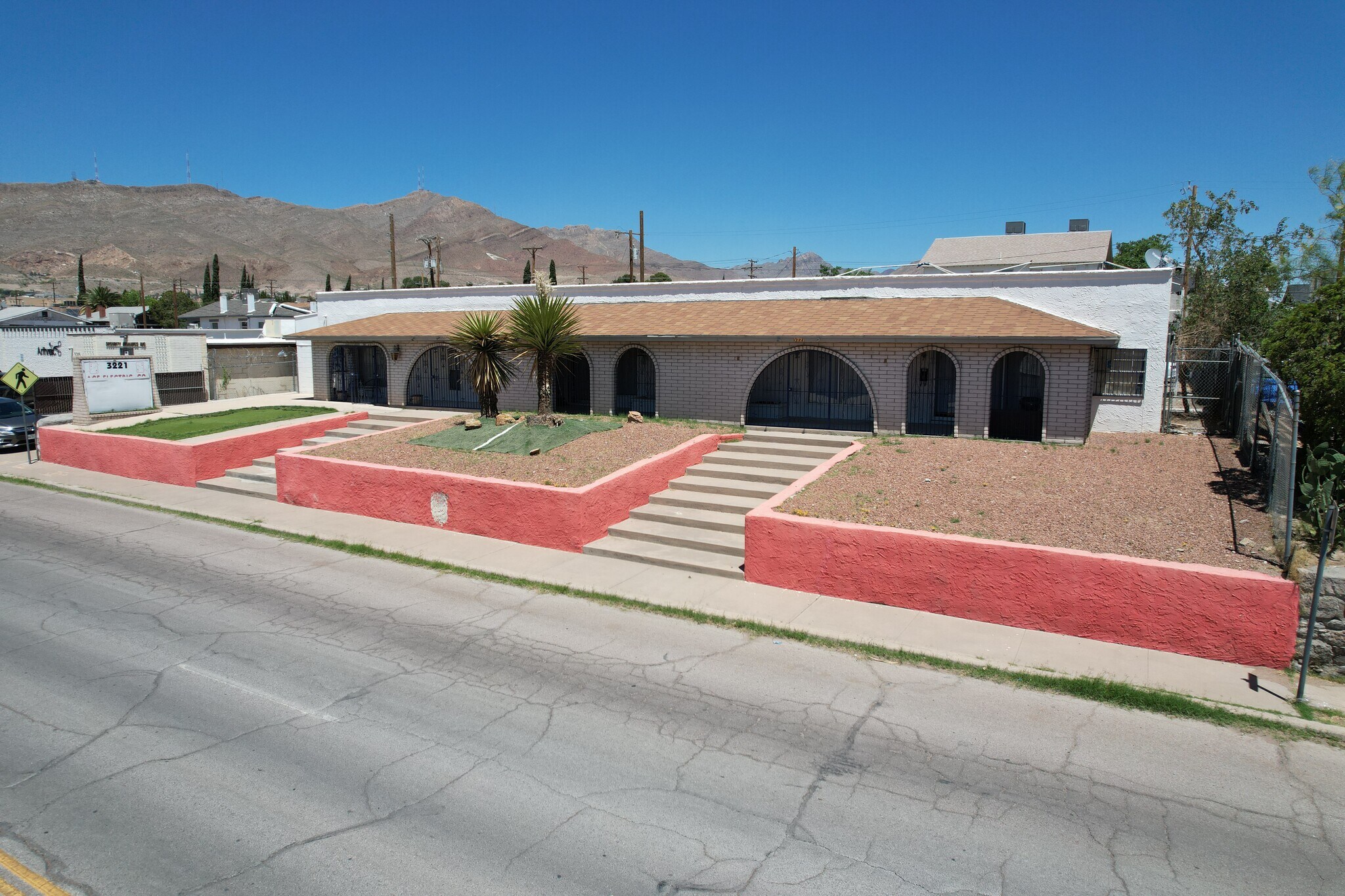 3221 E Yandell Dr, El Paso, TX à vendre Photo principale- Image 1 de 18