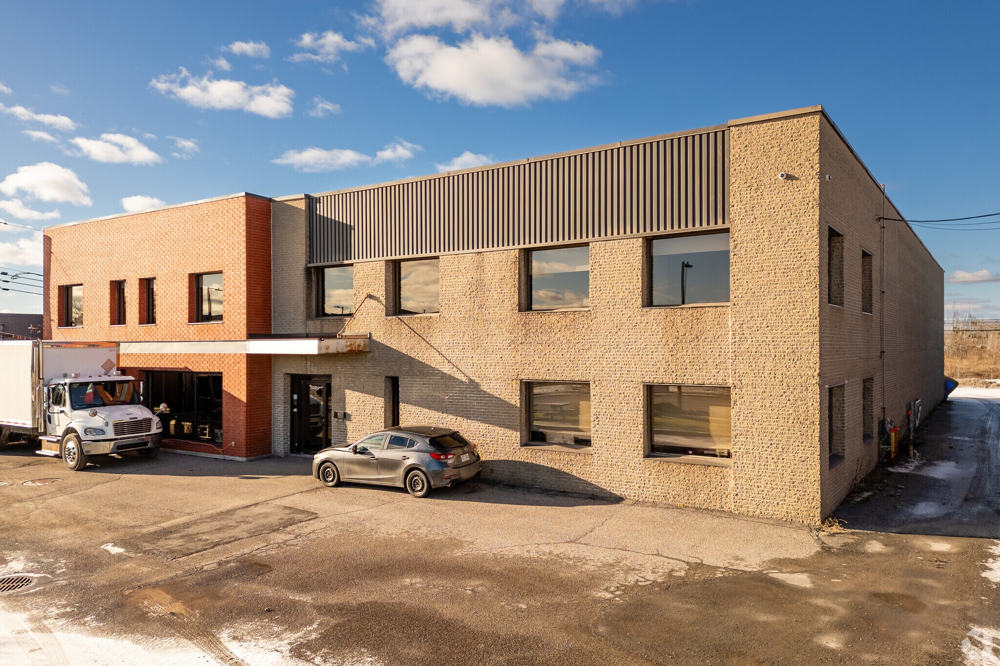 8905 Boul Henri-Bourassa O, Saint-Laurent, QC à vendre Photo principale- Image 1 de 23