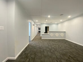 6221 Wilshire Blvd, Los Angeles, CA for lease Building Photo- Image 2 of 12