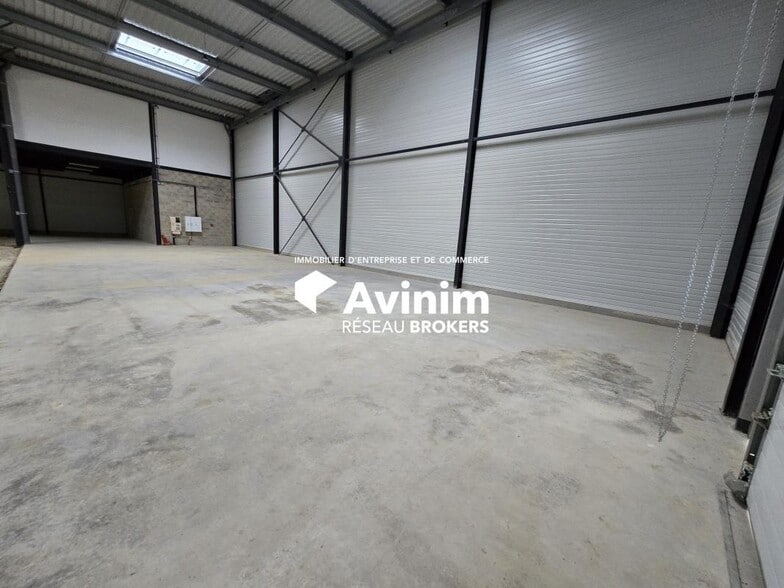 Industrial in Louvres for lease - Interior Photo - Image 2 of 5