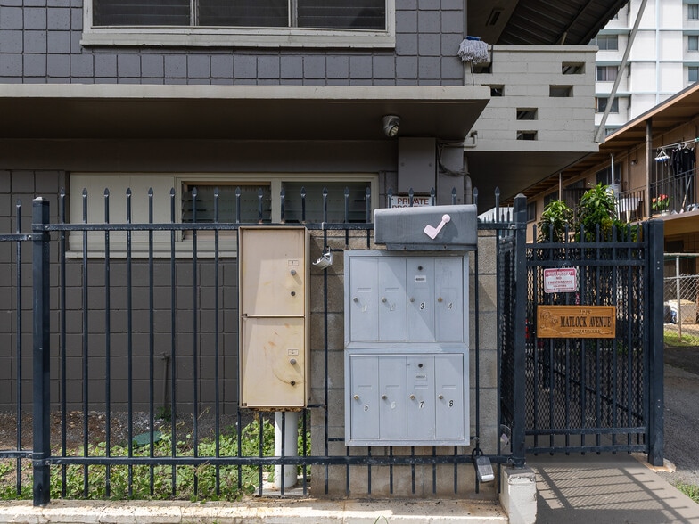 1213 Matlock Ave, Honolulu, HI à vendre - Photo du bâtiment - Image 2 de 25