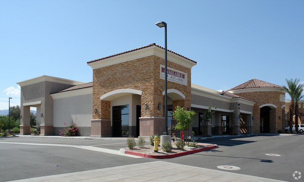 72027 Dinah Shore Dr, Rancho Mirage, CA à louer - Photo du bâtiment - Image 3 de 6