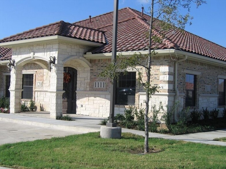 1111 Kinwest Pky, Irving, TX for lease - Building Photo - Image 2 of 26