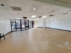 2525 W Bay Area Blvd, Friendswood, TX for lease Interior Photo- Image 1 of 11