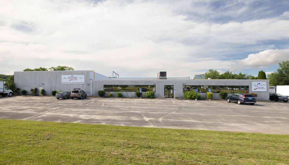 74 Spring St, Southington, CT à louer - Photo du bâtiment - Image 2 de 4