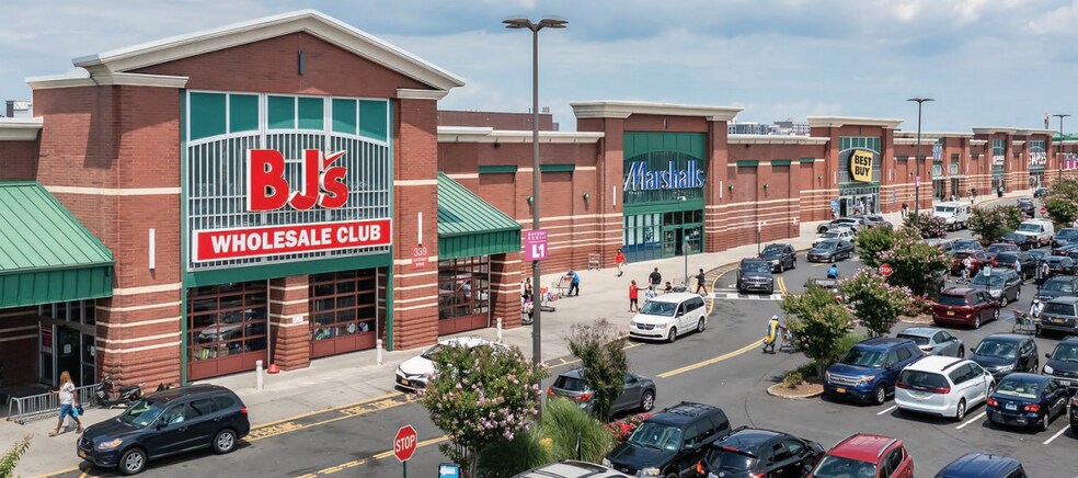 355 Gateway Dr, Brooklyn, NY à louer - Photo du bâtiment - Image 3 de 5