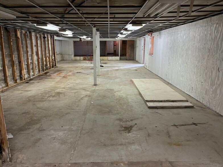 637 S Main St, Nashville, MI à vendre - Photo du bâtiment - Image 2 de 5