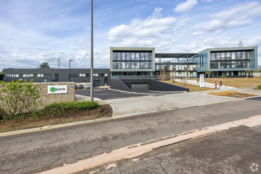 447 Chemin De La Bruyère, Limonest for lease - Building Photo - Image 2 of 14