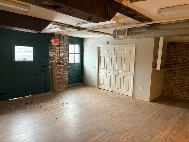 Plus de détails pour 36 Main St, Amesbury, MA - Industriel à louer