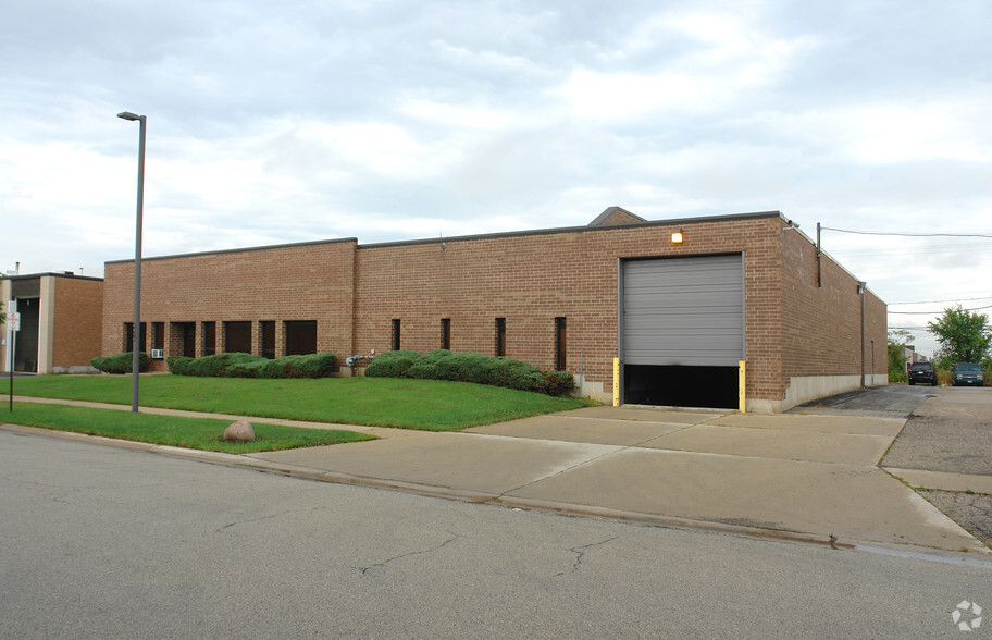 201 Bond St, Elk Grove Village, IL à louer - Photo du bâtiment - Image 2 de 2