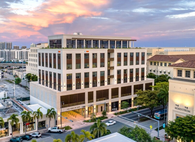 4225 Ponce de Leon Blvd, Coral Gables, FL for lease - Building Photo - Image 3 of 7