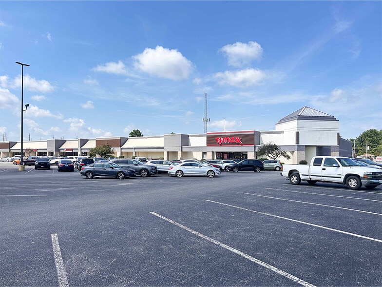 10850 Lincoln Trail, Fairview Heights, IL for lease - Building Photo - Image 1 of 1